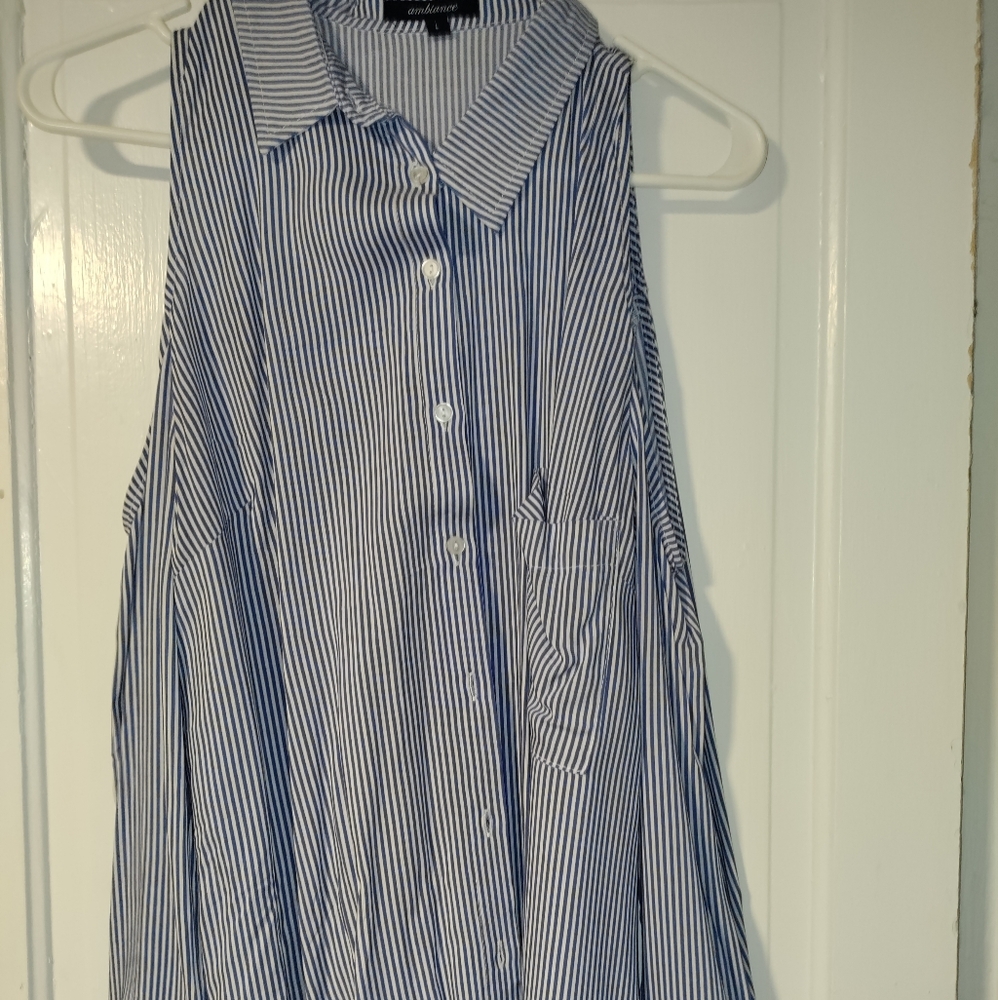 Cold shoulder button up - Picture 2 of 3
